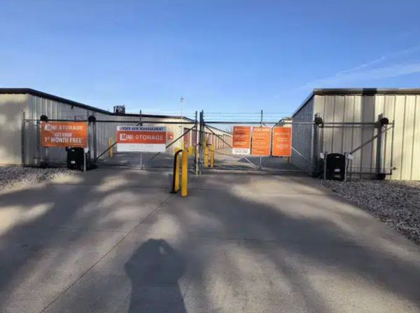 Photo of Mini Mall Storage - Parkersburg - Emerson