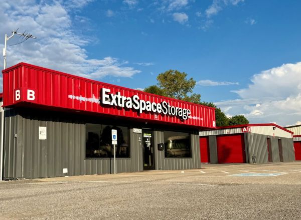 Photo of Extra Space Storage - 6457 - Portland - N Broadway
