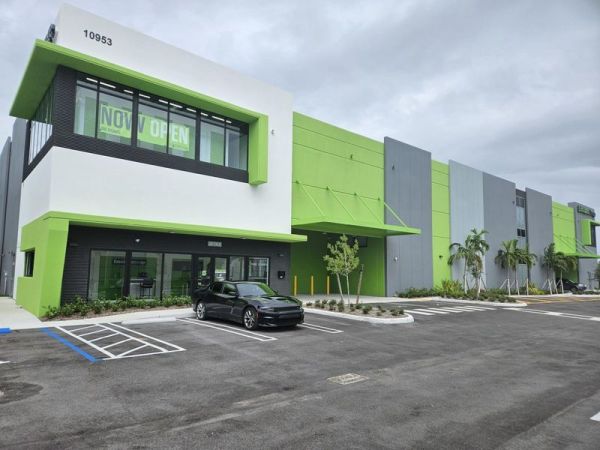 Photo of Extra Space Storage - 6069 - Hialeah Gardens - 138th St