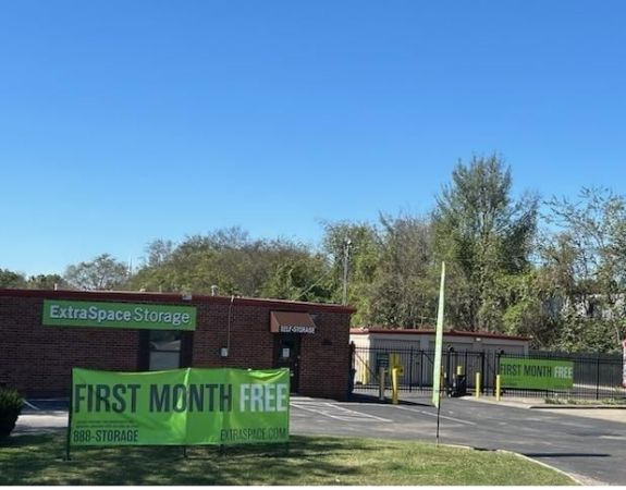 Photo of Extra Space Storage - 2089 - Hendersonville - Walton Ferry Rd