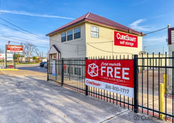 Photo of CubeSmart Self Storage - West Division Street