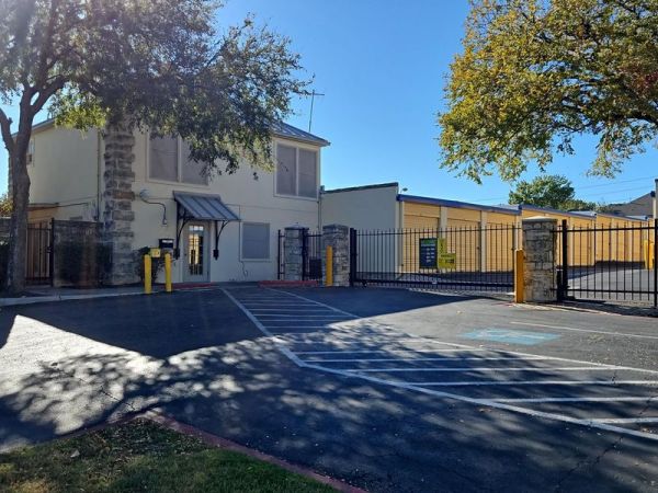 Photo of Extra Space Storage - 6611 - San Antonio - 16523 Huebner Rd