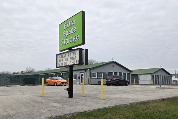 Photo of Extra Space Storage - 6698 - Beach Park - N Lewis Ave