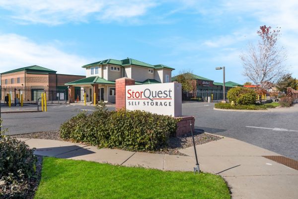 Photo of 1001 StorQuest - Aurora / Tower