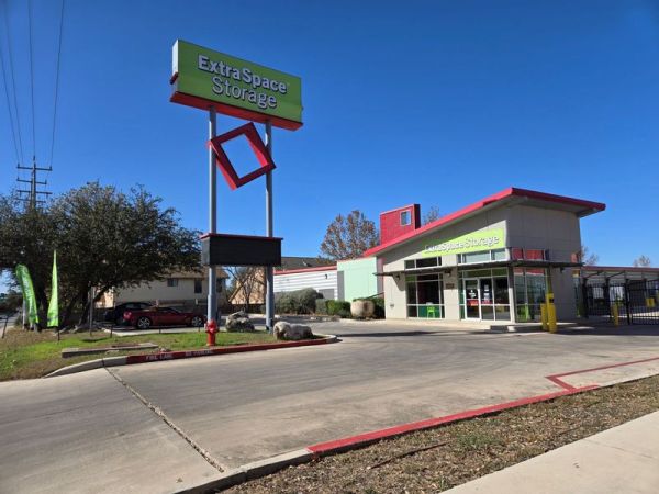 Photo of Extra Space Storage - 2225 - San Antonio - 6075 De Zavala Rd