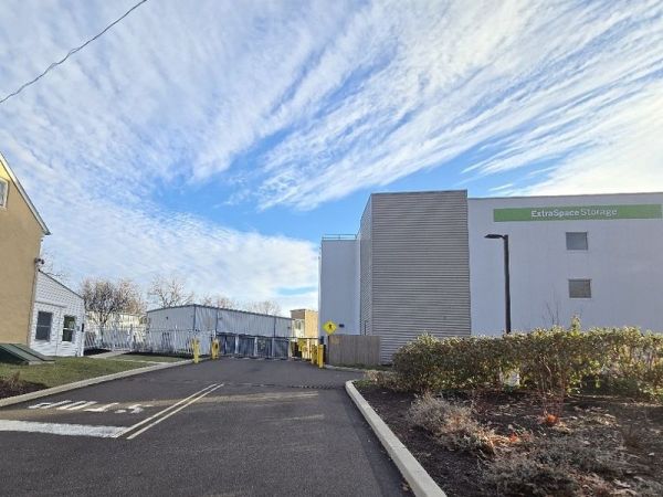 Photo of Extra Space Storage - 6676 - Newtown - Upper Silver Lake Rd