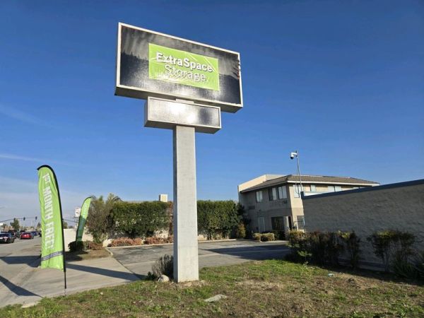 Photo of Extra Space Storage - 6847 - Fontana - 15723 Foothill Blvd