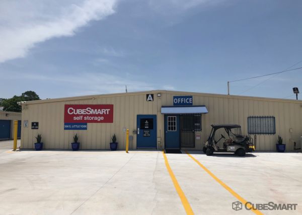 Photo of CubeSmart Self Storage - 300 East Little York - TX