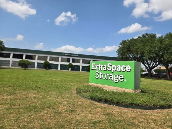 Photo of Extra Space Storage - 6761 - Addison - Belt Line Rd