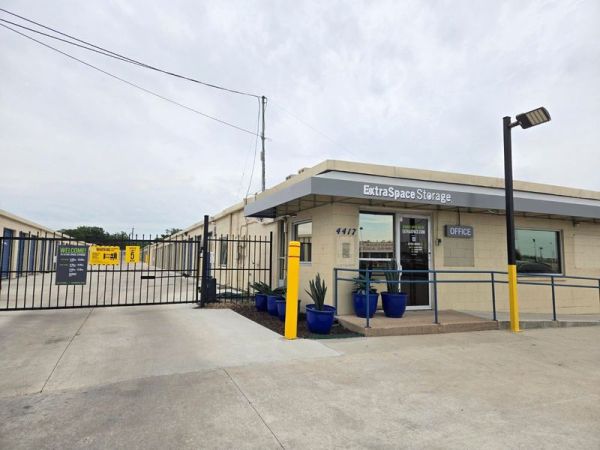 Photo of Extra Space Storage - 6763 - Garland - Forest Ln