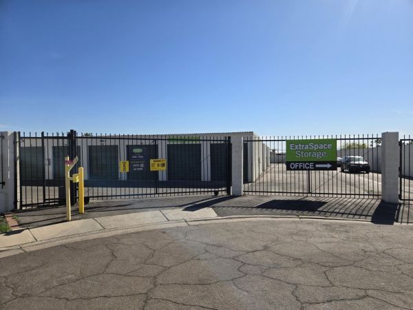 Photo of Extra Space Storage - 6803 - Peoria - N 98th Ave