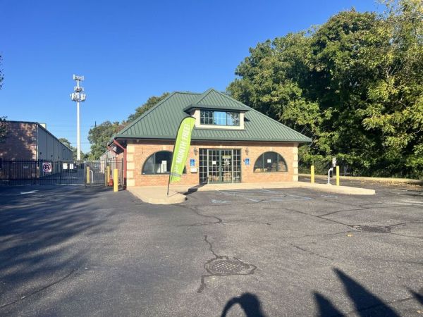 Photo of Extra Space Storage - 6992 - Oakdale - Montauk Hwy