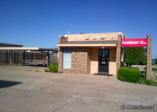 Photo of CubeSmart Self Storage - 2616 Southwest Parkway - TX