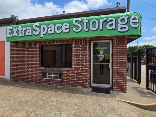 Photo of Extra Space Storage - 5066 - Grapevine - E Hudgins St
