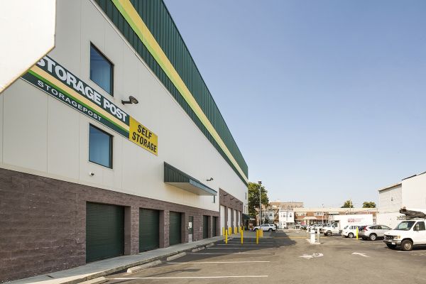 Storage Post Ozone Park Lowest Rates Selfstorage Com Storage Post Ozone Park103 39 98th St Park Ny Photo 6