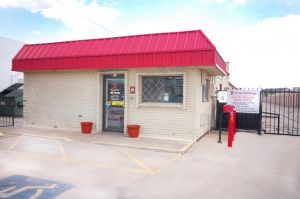 Photo of SecurCare Self Storage - Edmond - E. 33rd St.